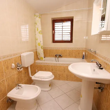Apartmán With Parking Space Rastici, Ciovo - 2794